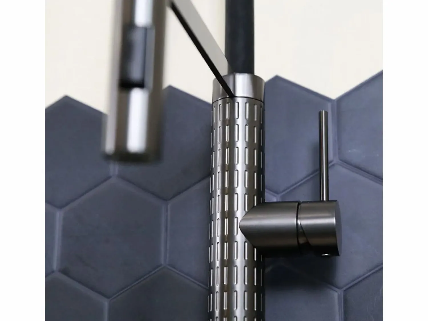 Essebagno Architek mezclador de fregadero con alcachofa de ducha móvil gun metal