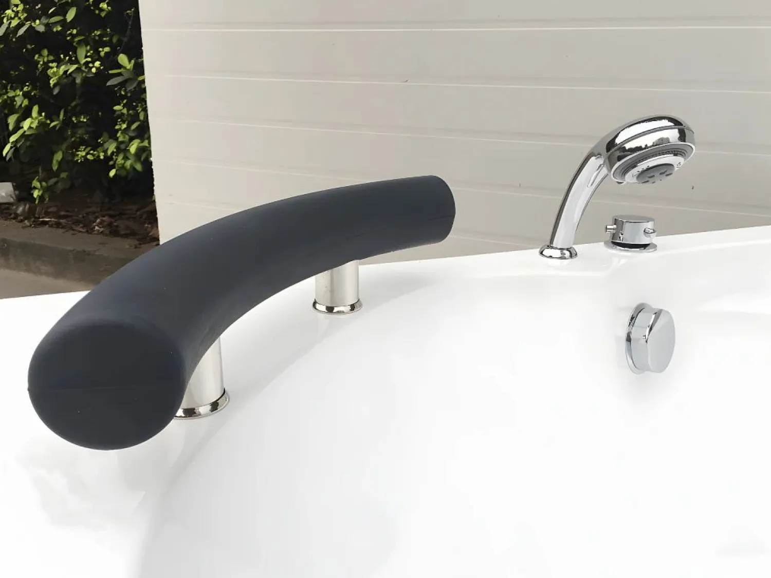 New Shower & Design Bañera rinconera NAVONA - 1 plaza - 263L - 135x135xAlt.54cm Blanco