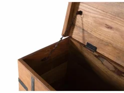 Sale Baúl fabricado en madera reciclada con apertura superior y herrajes Baúl Y Arcón