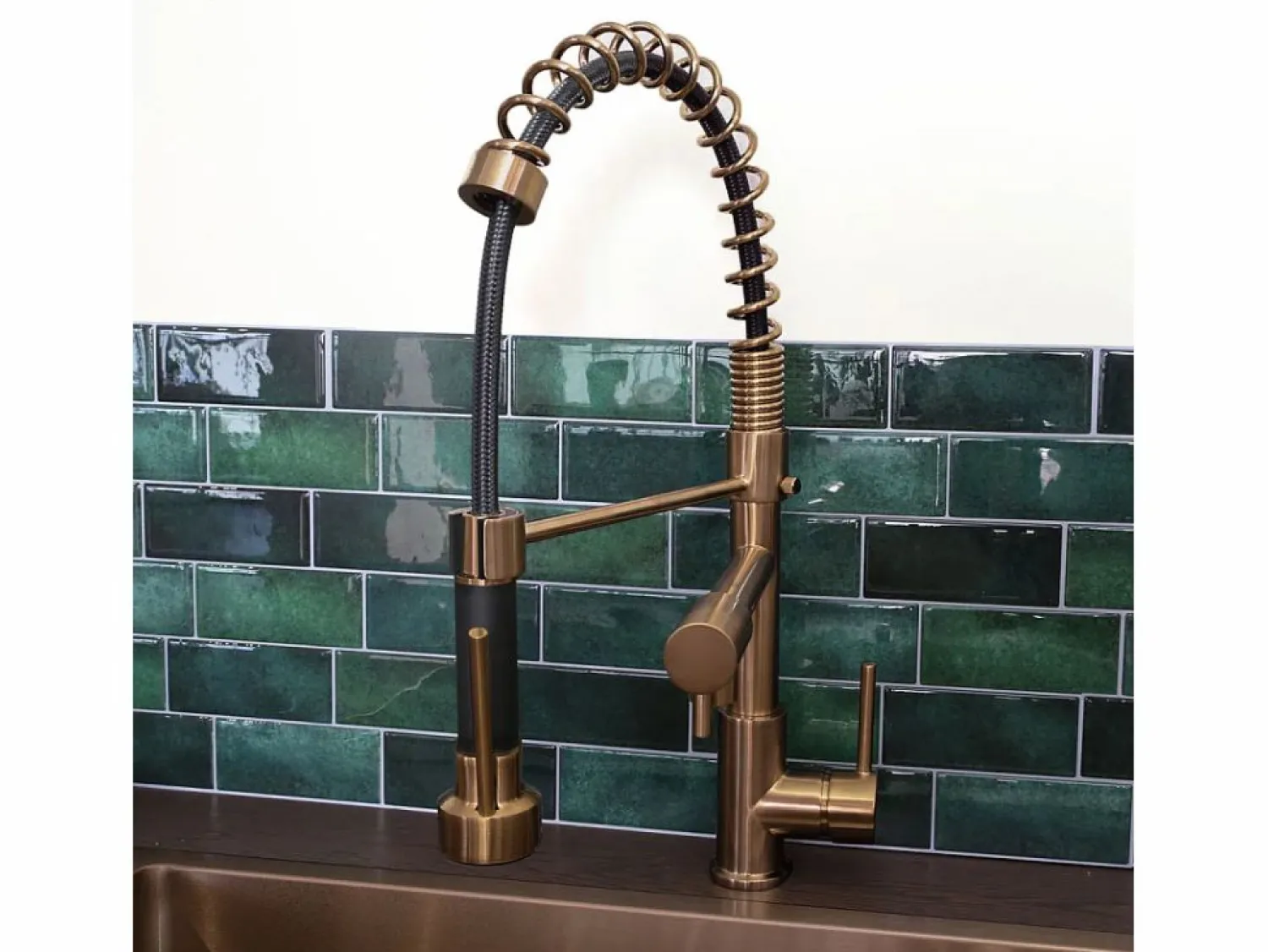 Sale Big Pro Mezclador de fregadero con rociador móvil cobre cepillado Grifo De Cocina