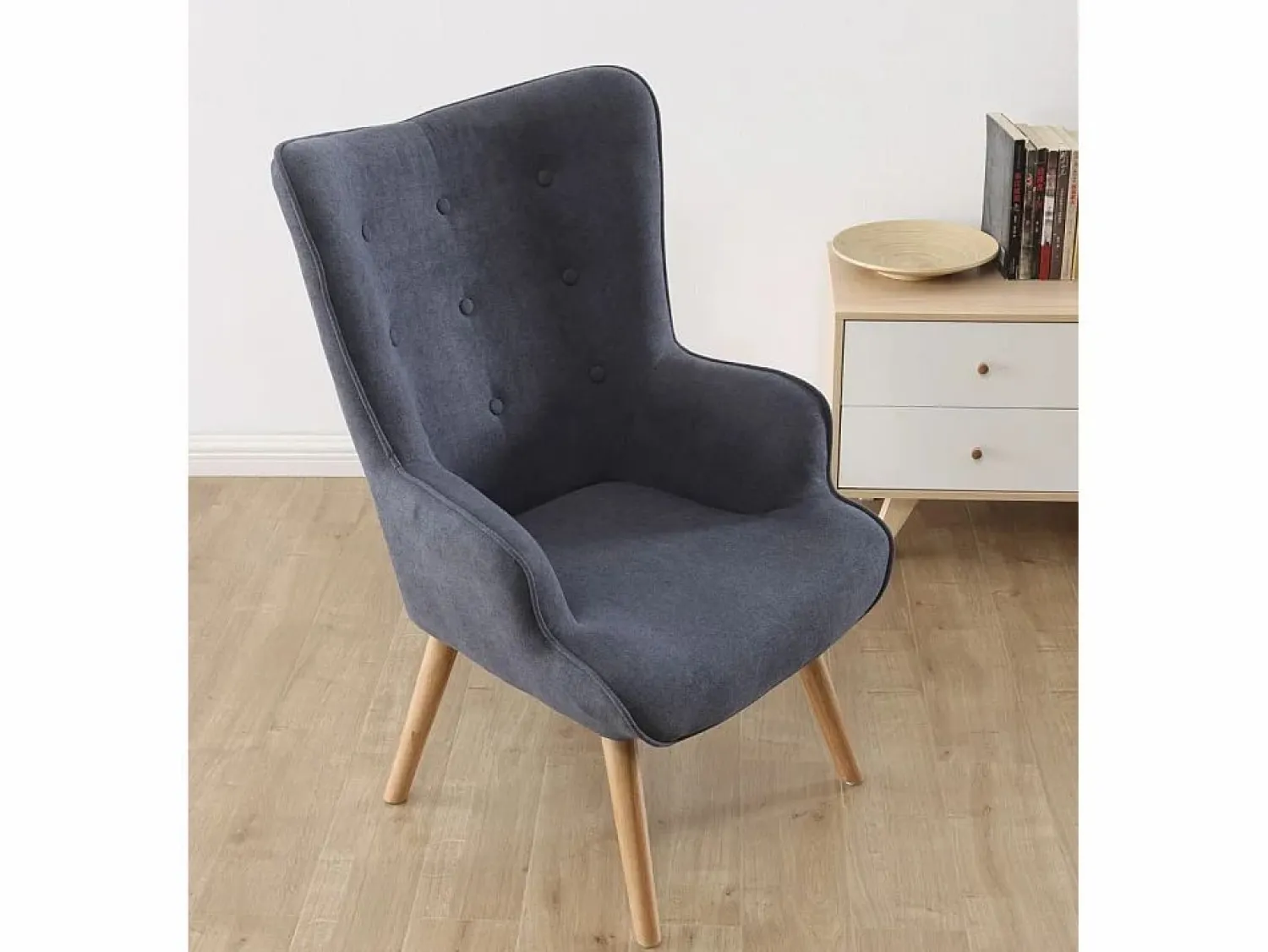 Outlet Butaca de 95x71x75 cm con reposabrazos en color y patas de madera marrones Dakota Sillón Escandinavo