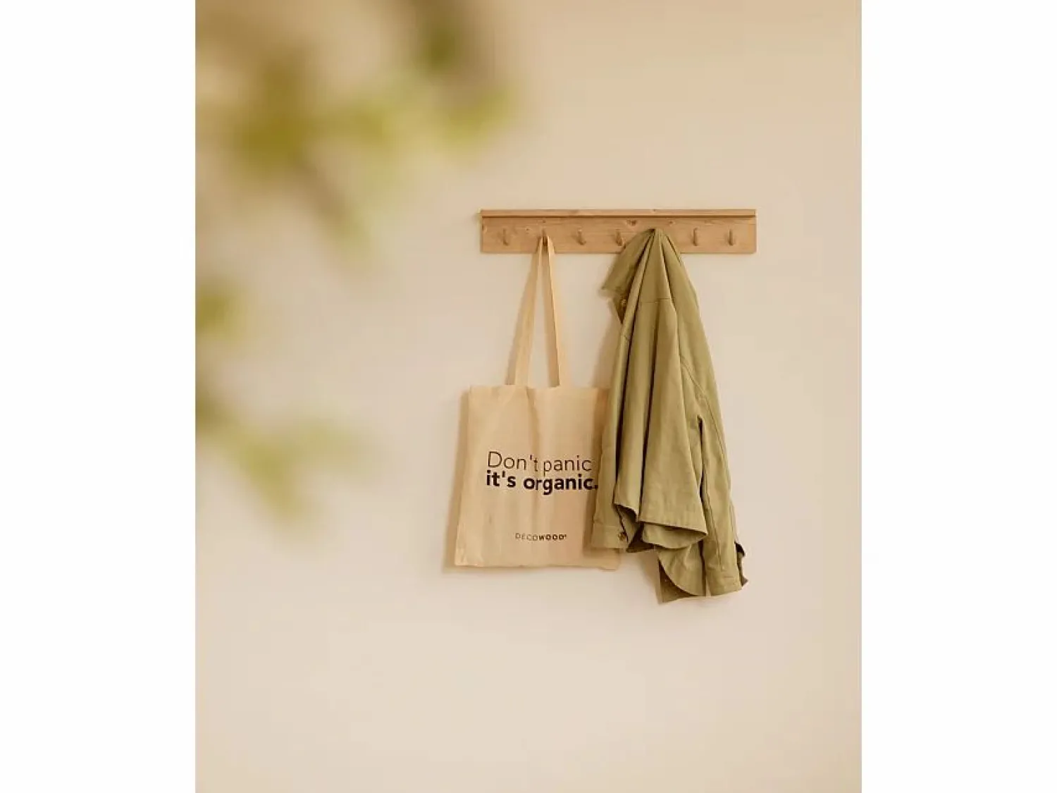 Online Colgador de pared de madera maciza en tono roble medio de 61x9,5cm - KATE - Perchero