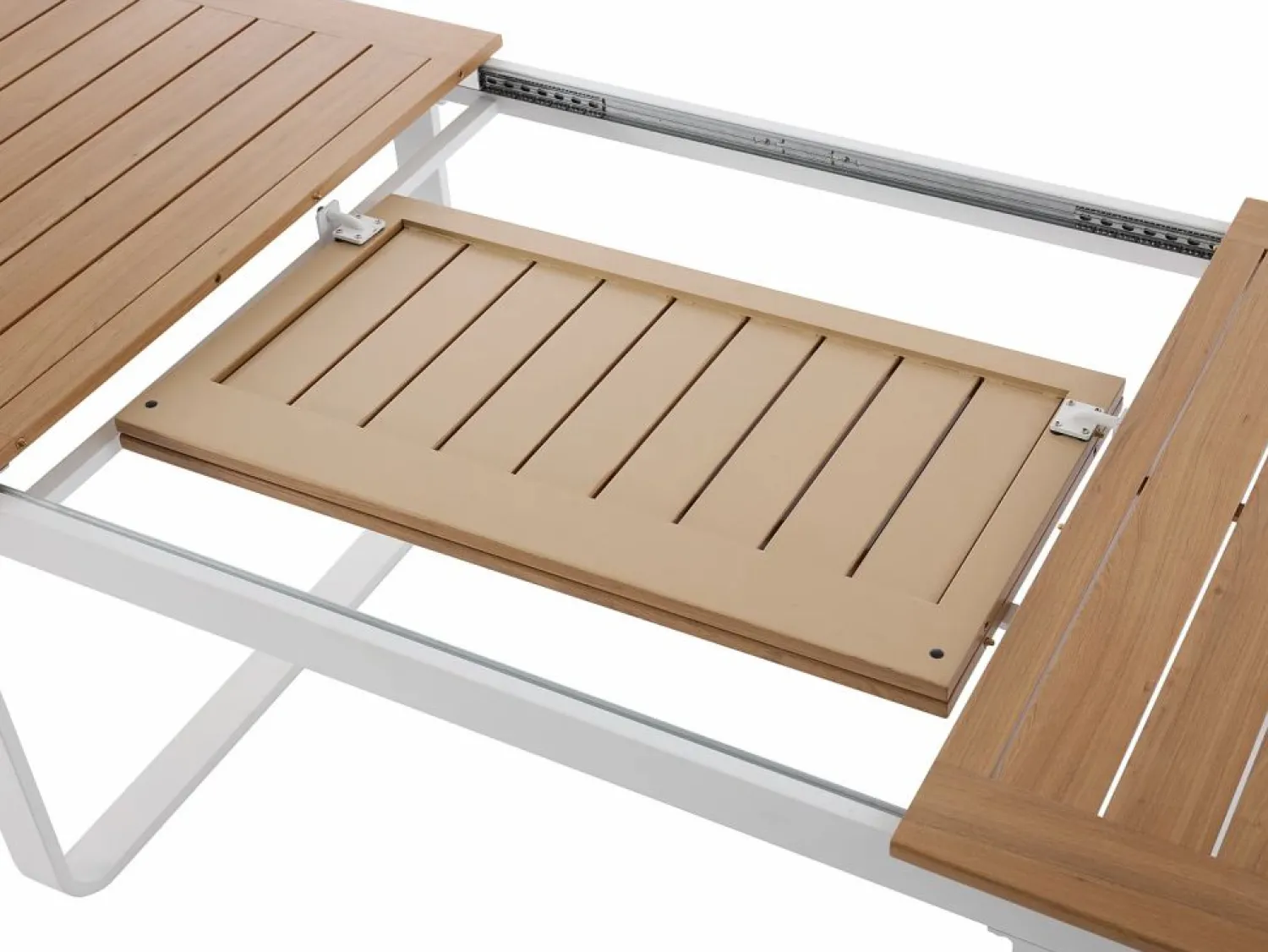 Sale MYLIA Comedor de jardín de aluminio: mesa extensible de aluminio L.155/246 cm y 8 sillones - Natural claro y blanco - SERUNO de Color natural claro / Blanco