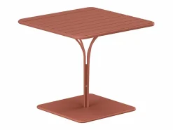 MYLIA Comedor jardín de metal mesa y 2 sillas apilables - MIRMANDE Terracota