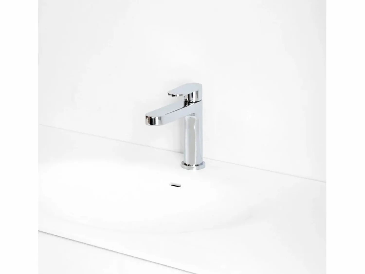 New Cortes Grifo mezclador lavabo bajo cromado Grifo