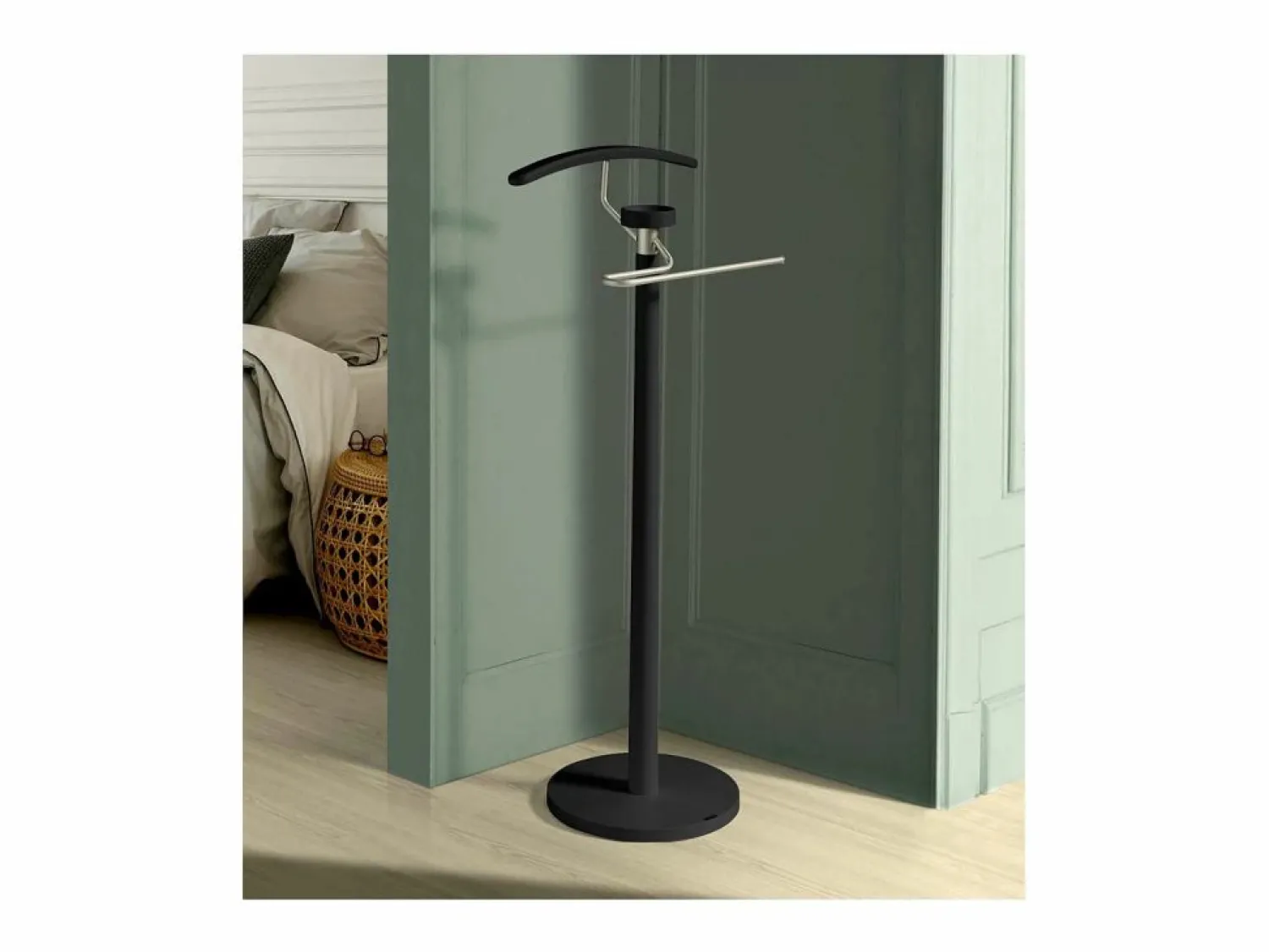 Galan 338 cromo satinado lacado en . 112 cm(alto), 46 cm(ancho), 34 cm(fondo)