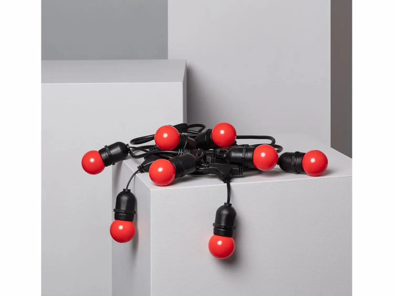 Ledkia Guirnalda Exterior con Bombillas LED E27 5.5m IP65 Negro Rojo Multicolor