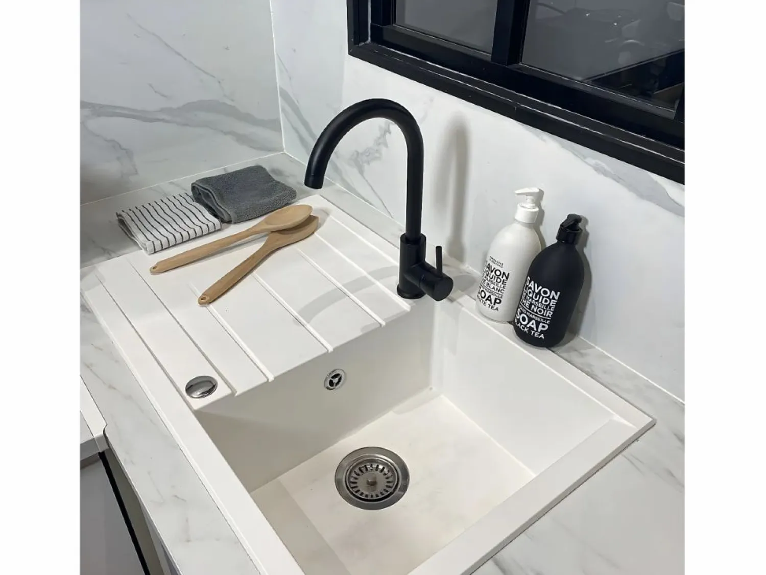 Best Essebagno Kiwo mezclador para fregadero Negro