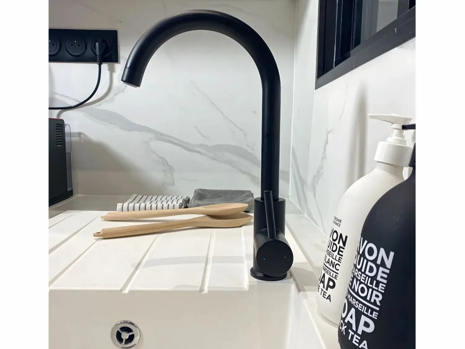 Best Essebagno Kiwo mezclador para fregadero Negro