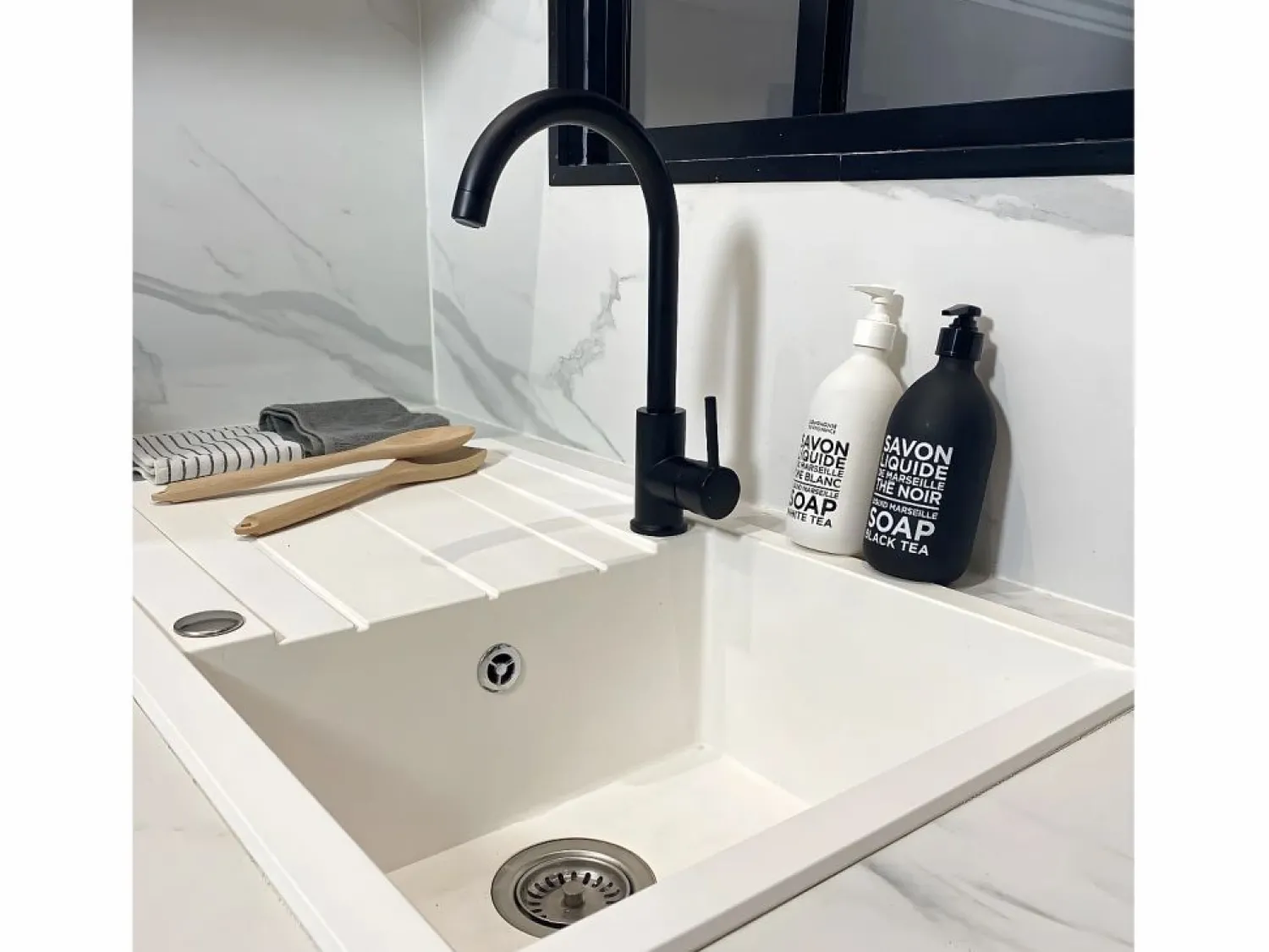 Best Essebagno Kiwo mezclador para fregadero Negro