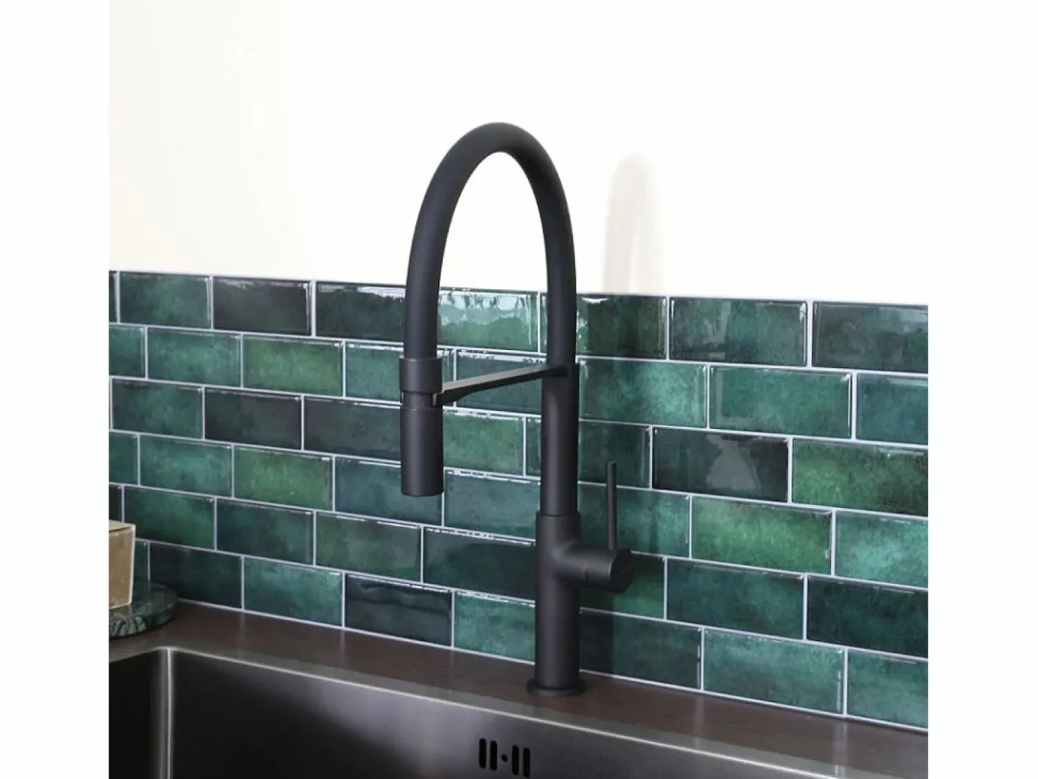 Hot Essebagno Magneto Mezclador monomando de fregadero con teleducha Negro