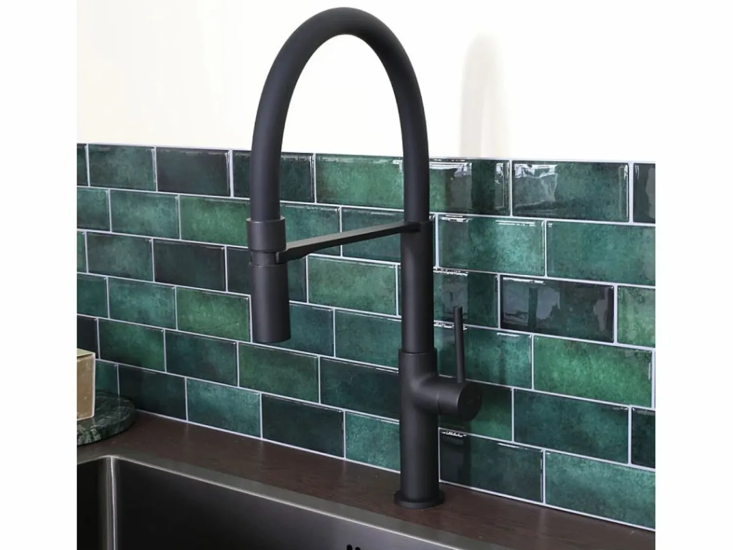 Hot Essebagno Magneto Mezclador monomando de fregadero con teleducha Negro