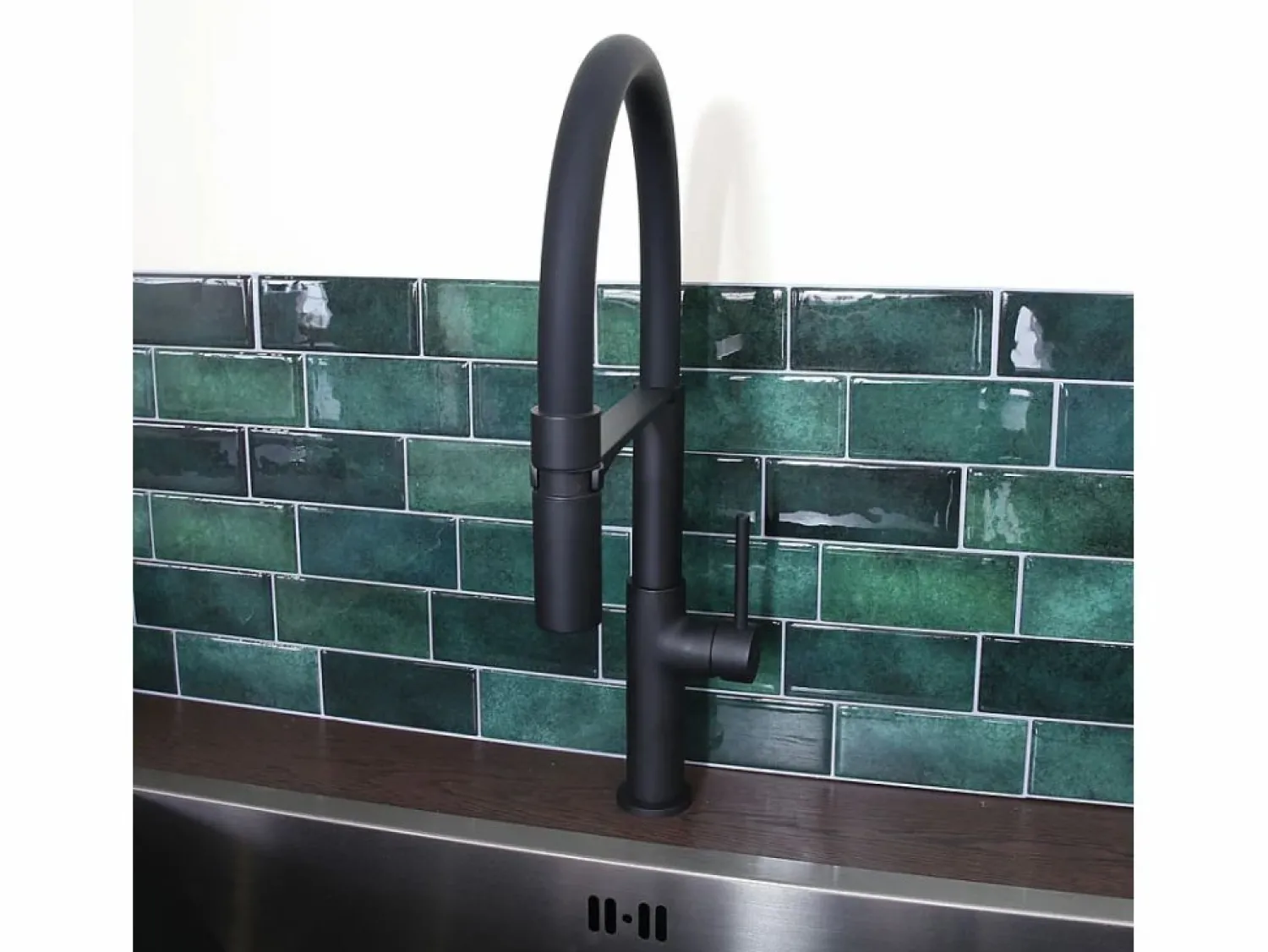 Hot Essebagno Magneto Mezclador monomando de fregadero con teleducha Negro