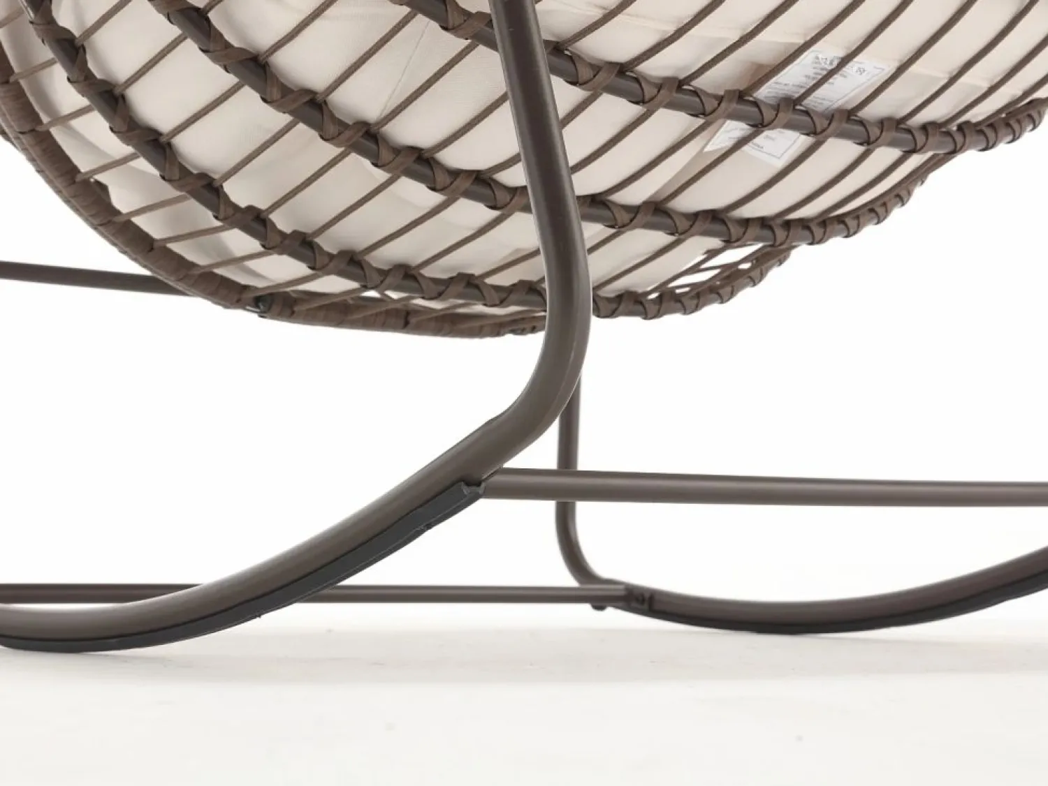 Mecedora de ratán - Estructura de acero con cojín suave - Para uso en interiores y exteriores Crema