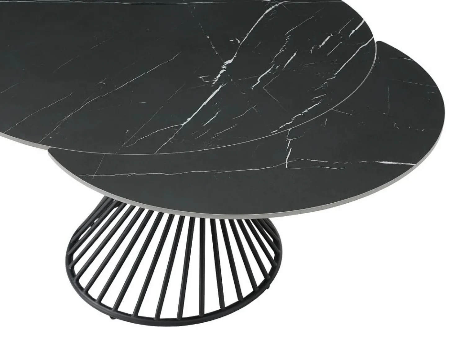 Vente-unique Mesa de comedor extensible de 4 a 8 cubiertos en cerámica y metal - Efecto mármol - CASTINA