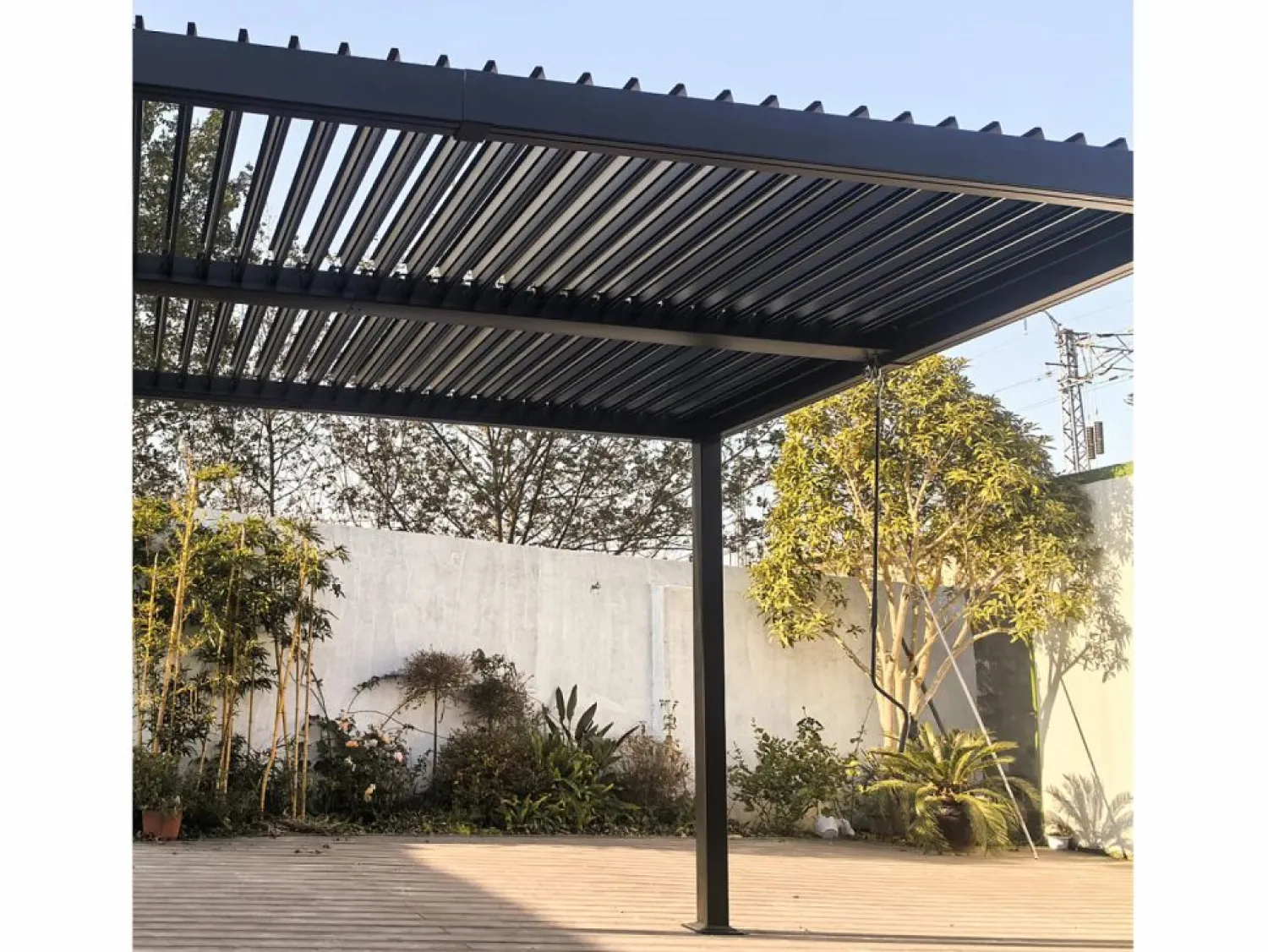 Outlet Concept-Usine Pérgola bioclimática de 4x3m con estructura y lamas de aluminio antracita NAXOS Gris