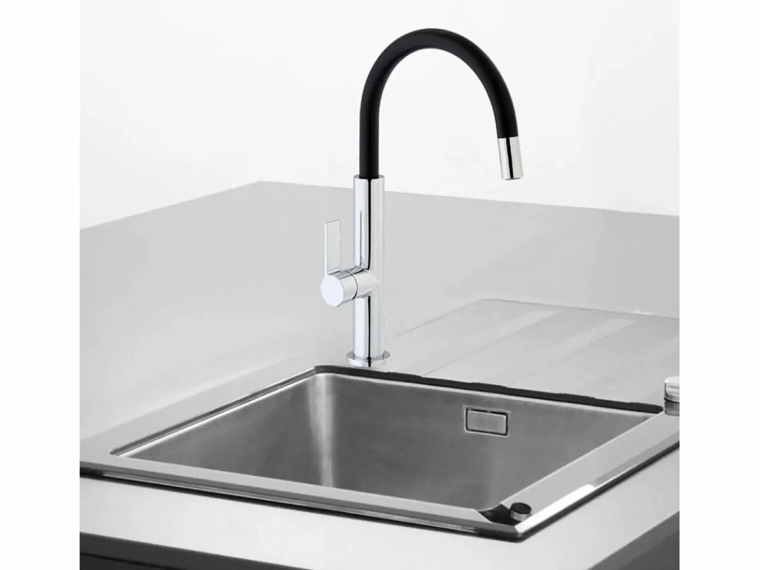 Essebagno Reflet mezclador para fregadero cromado y negro