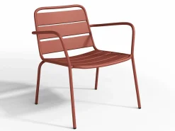 New MYLIA Salón de jardín de metal : 2 sillones bajos apilables y una mesa auxiliar Terracota
