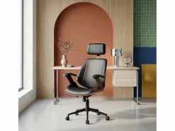 Sweeek Silla de oficina con ruedas, madera curvada y acabado en polipiel