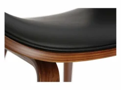 Miliboo Silla negra y madera oscura nogal BENT