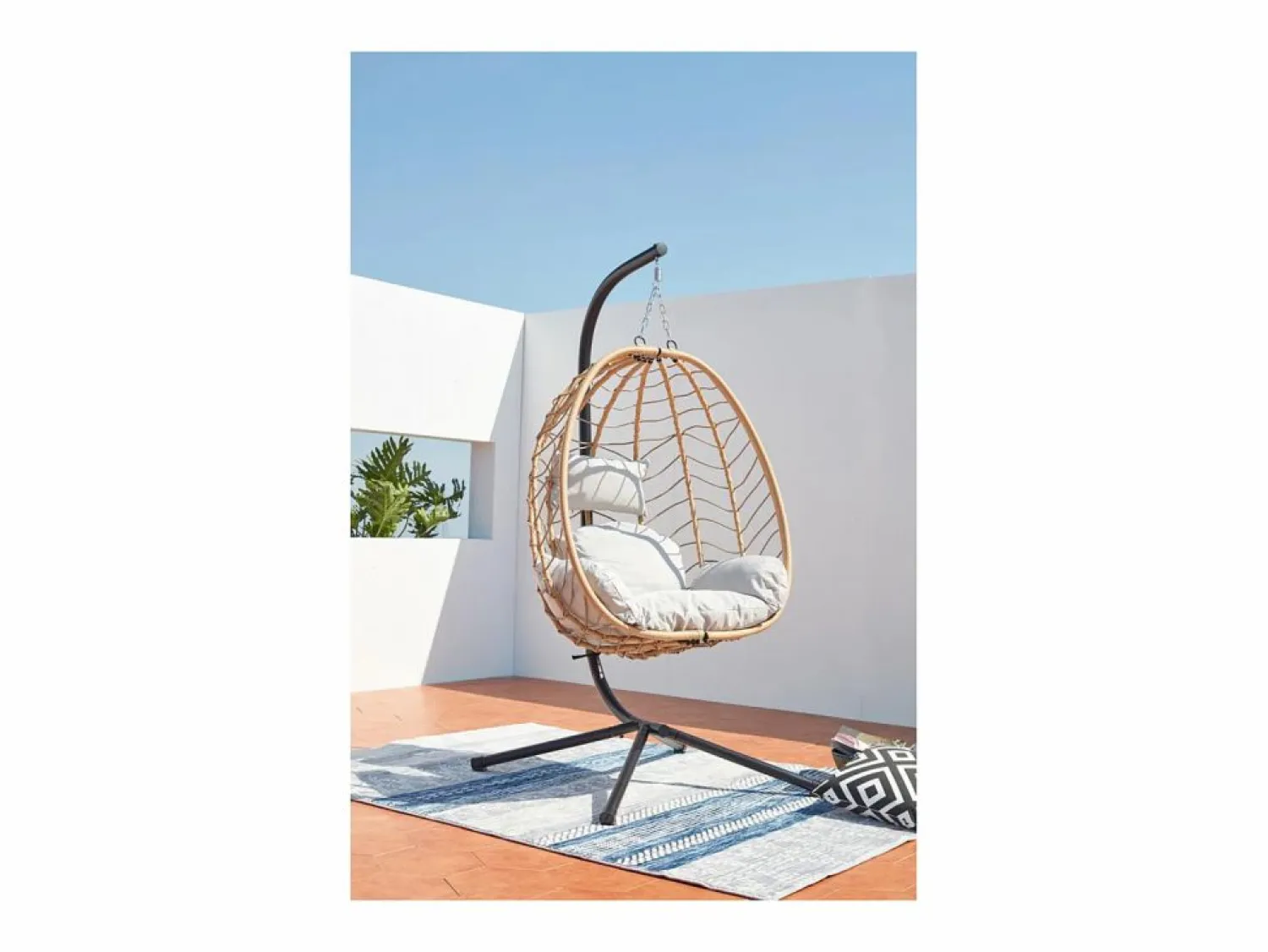Concept-Usine Sillón colgante de resina y acero LIMA