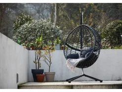 Concept-Usine Sillón colgante negra de resina trenzada AUROA