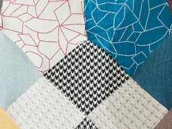 Vente-unique Sillón Elmina en tejido jaspeado patchwork con patas mecedoras