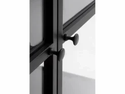 Outlet Vitrina alta puertas y laterales de cristal estructura metal negra Negro